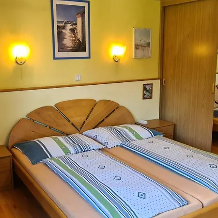 Haus Waldeck سخلادميخ